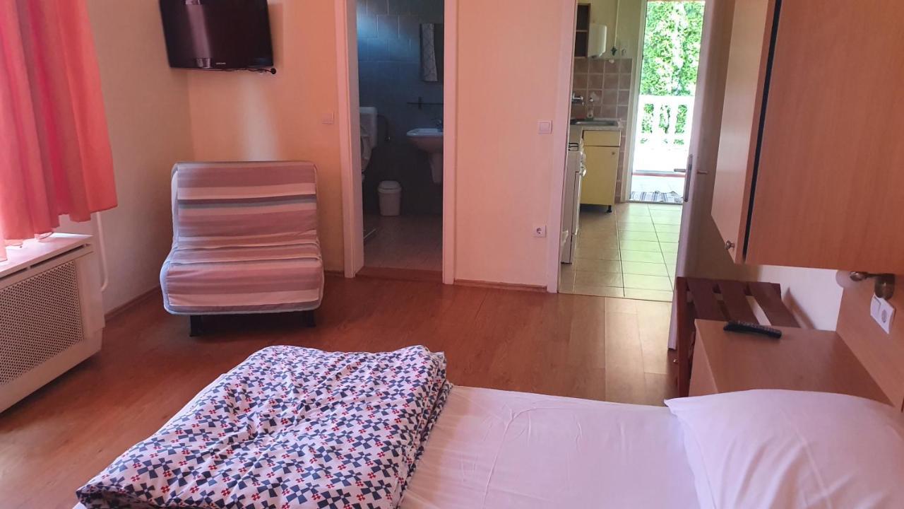 Sunshine Sh Apartmanhaz Lägenhet Zamárdi Exteriör bild